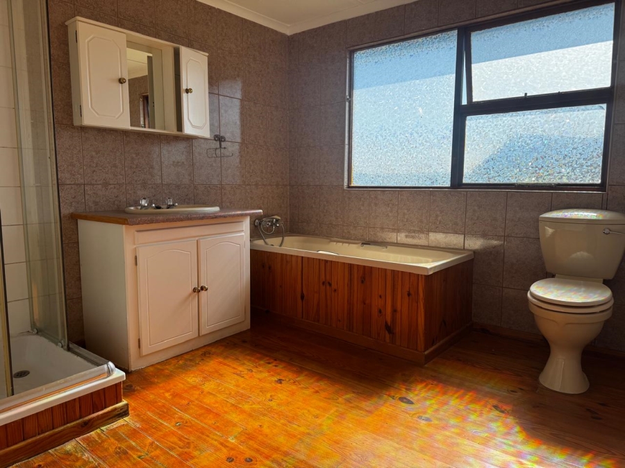 5 Bedroom Property for Sale in Kabeljauws Eastern Cape